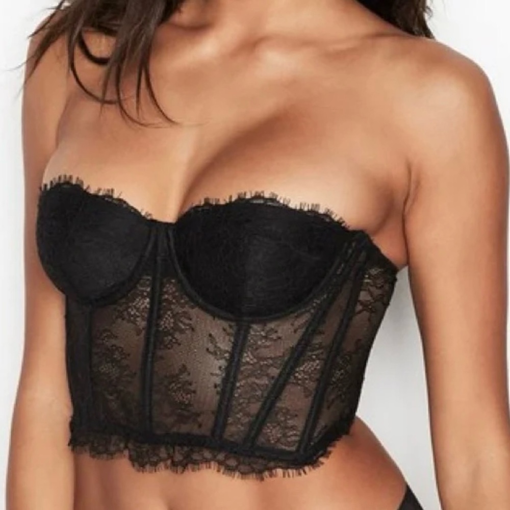 Victoria’s Secret Black Unlined strapless Lace Corset
Size 36C (Medium)